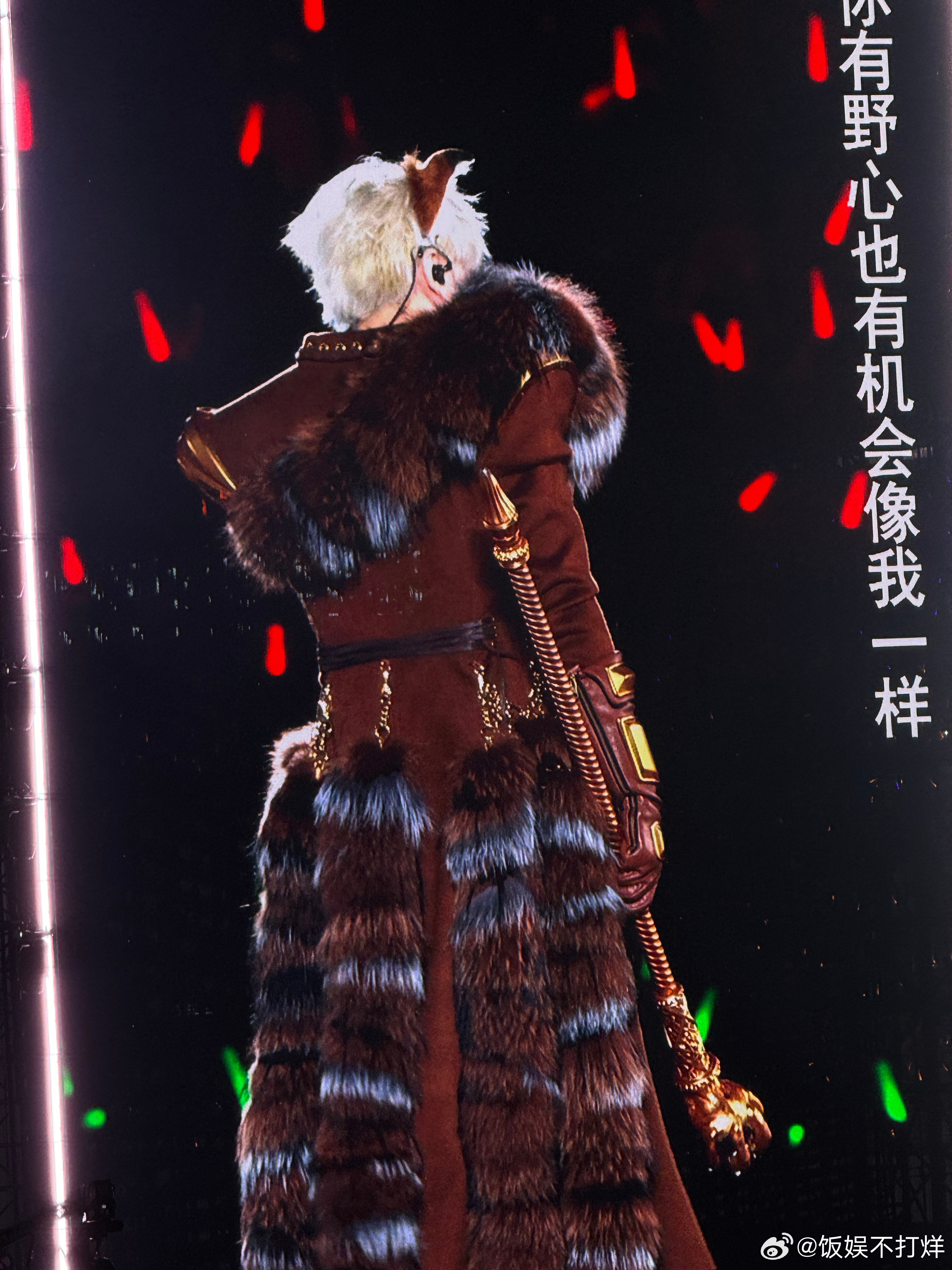 薛之谦兽耳造型薛之谦狐狸本体出来了 薛之谦果然是内娱最懂粉丝的歌手！知道大家爱看