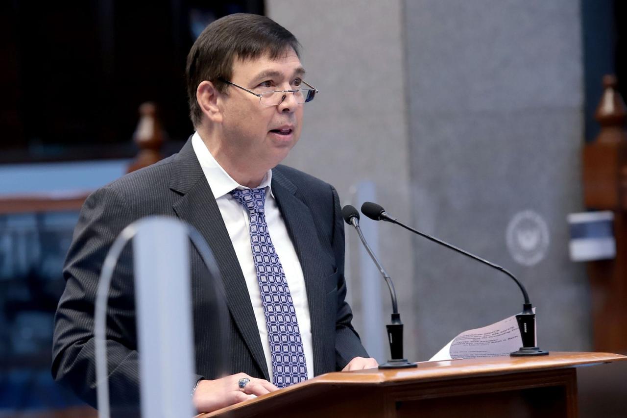 近日，菲律宾行政秘书拉尔夫·雷克托摊上大事了！他在2024年担任财长时，将国家医