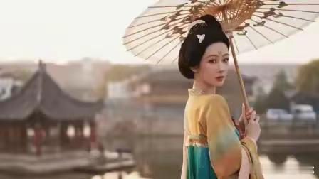 两部剧对打，肯定是国色芳华收视率稳，论演技论流量，杨紫吊打白鹿，一个电影学院毕业