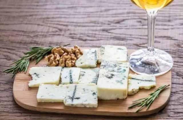 42.7%关税锁喉！马克龙没接住的善意，让法国奶酪扛下全暴击

中方反制重拳落地