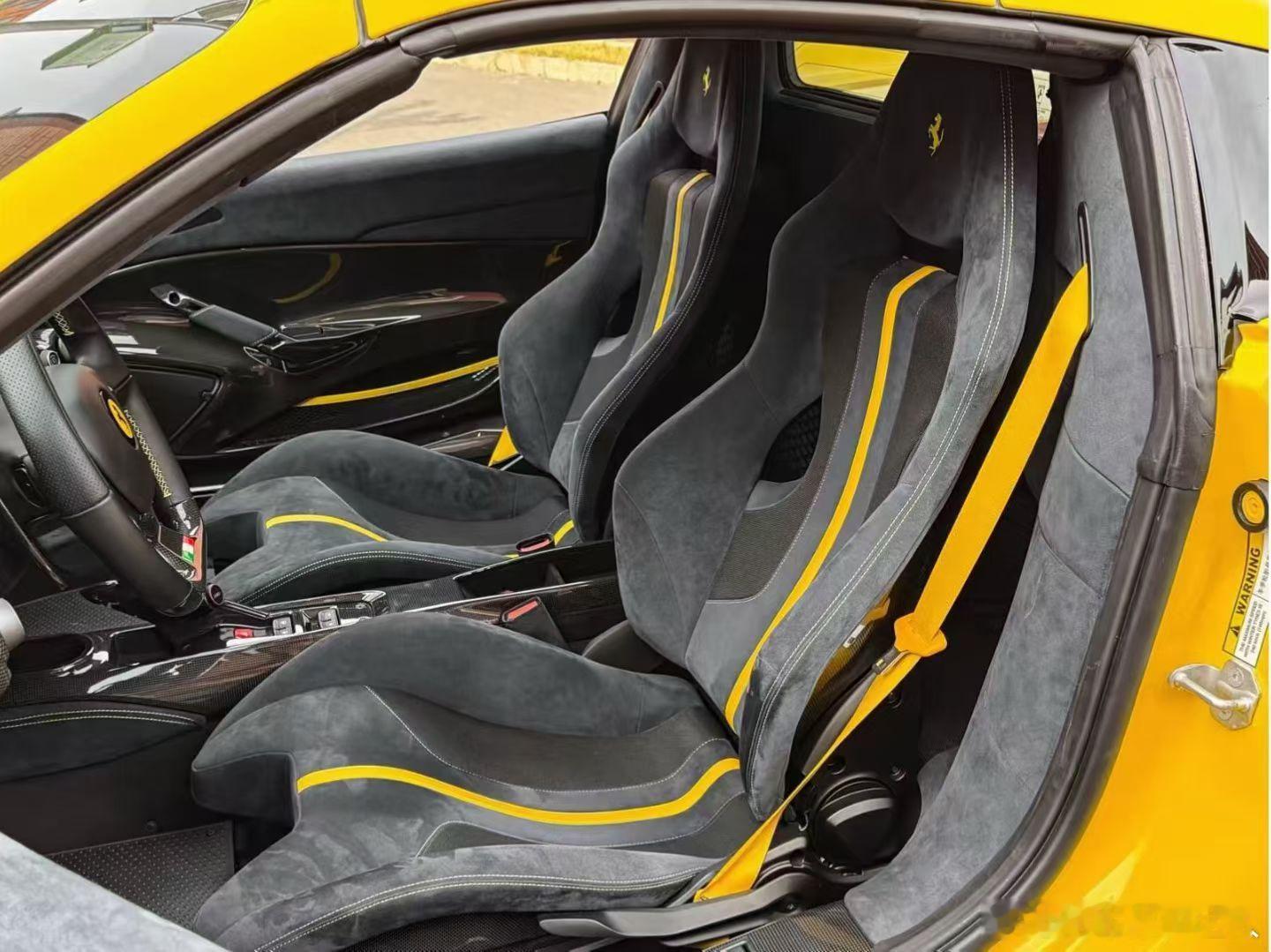 法拉利488 pista 敞篷、高定版配色，谁能拒绝 