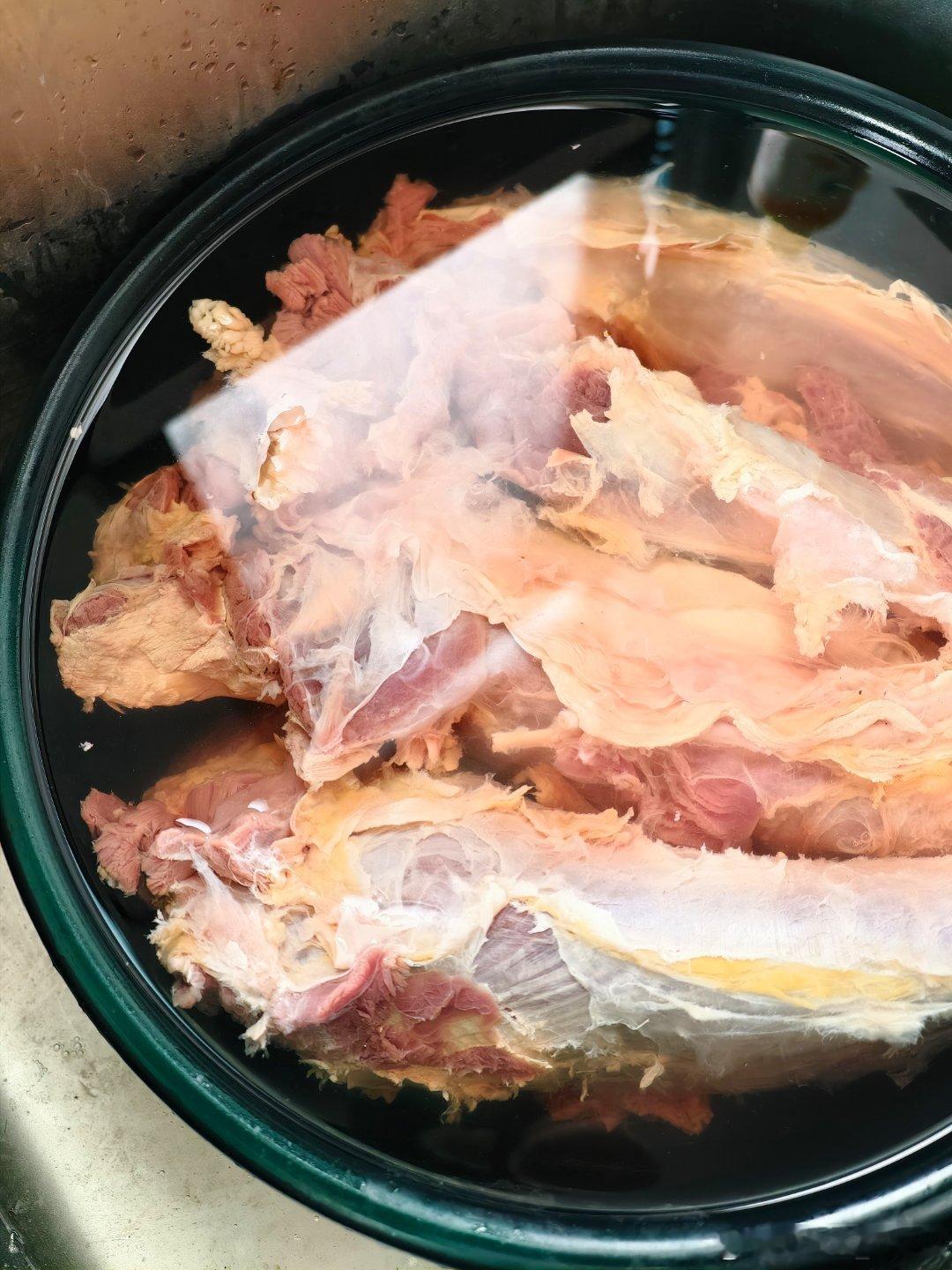 白卤牛肉洗好下锅两个小时后开吃！我的美食日记 ​​​