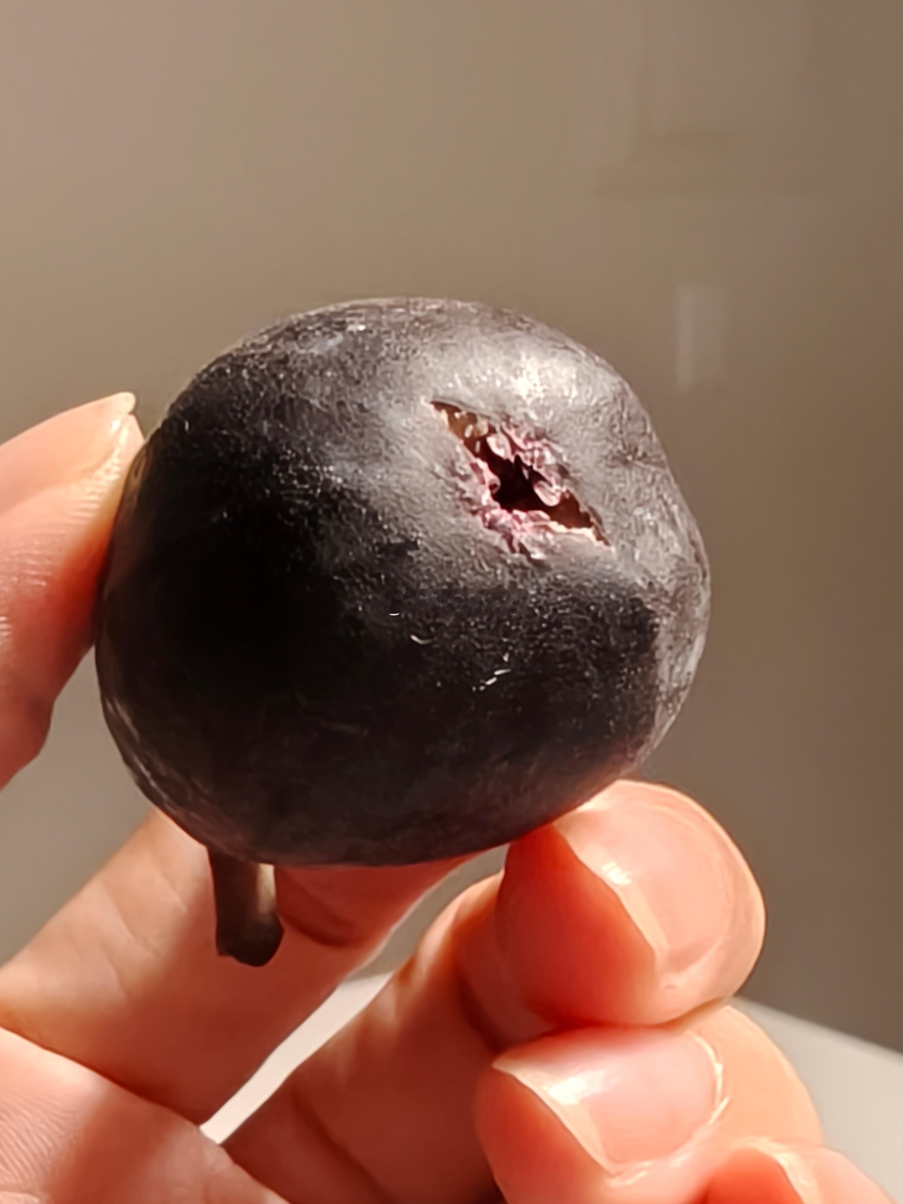 出发前在纽约买了很迷你的无花果和巨大的仙人掌果，不同品种的李子装在大袋子里，很克
