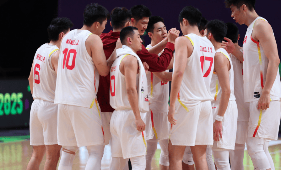 媒体人：从名单的球员位置来看很有针对性，遴选了八大后卫