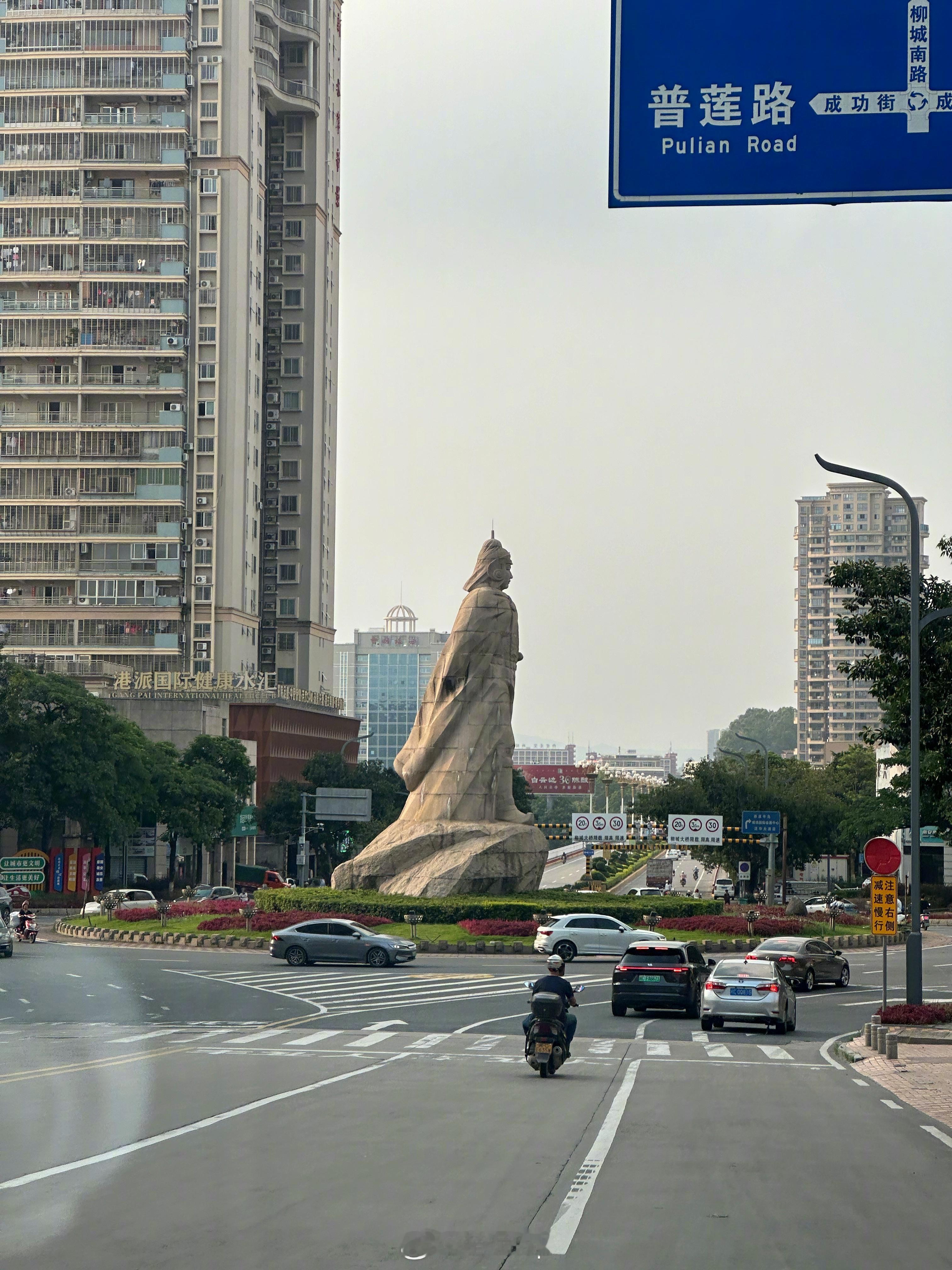 朋友跟我说，来南安必须得看看地标。郑成功在泉州地区真的是万人敬仰。 ​​​