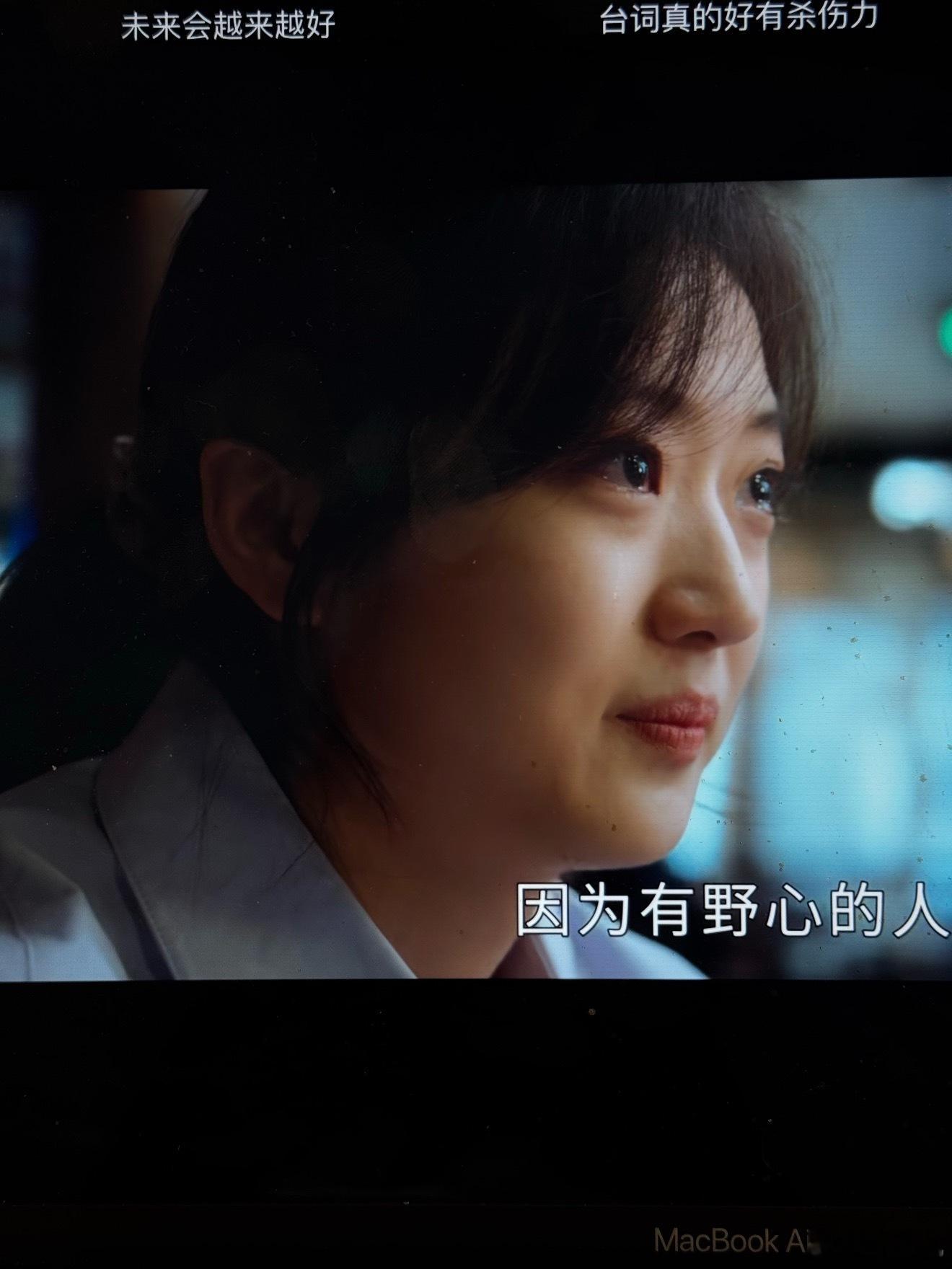 他到底为啥头发不做柔顺 头发永远乱糟糟的整个很看起来就混的很差 我不清楚一个演员