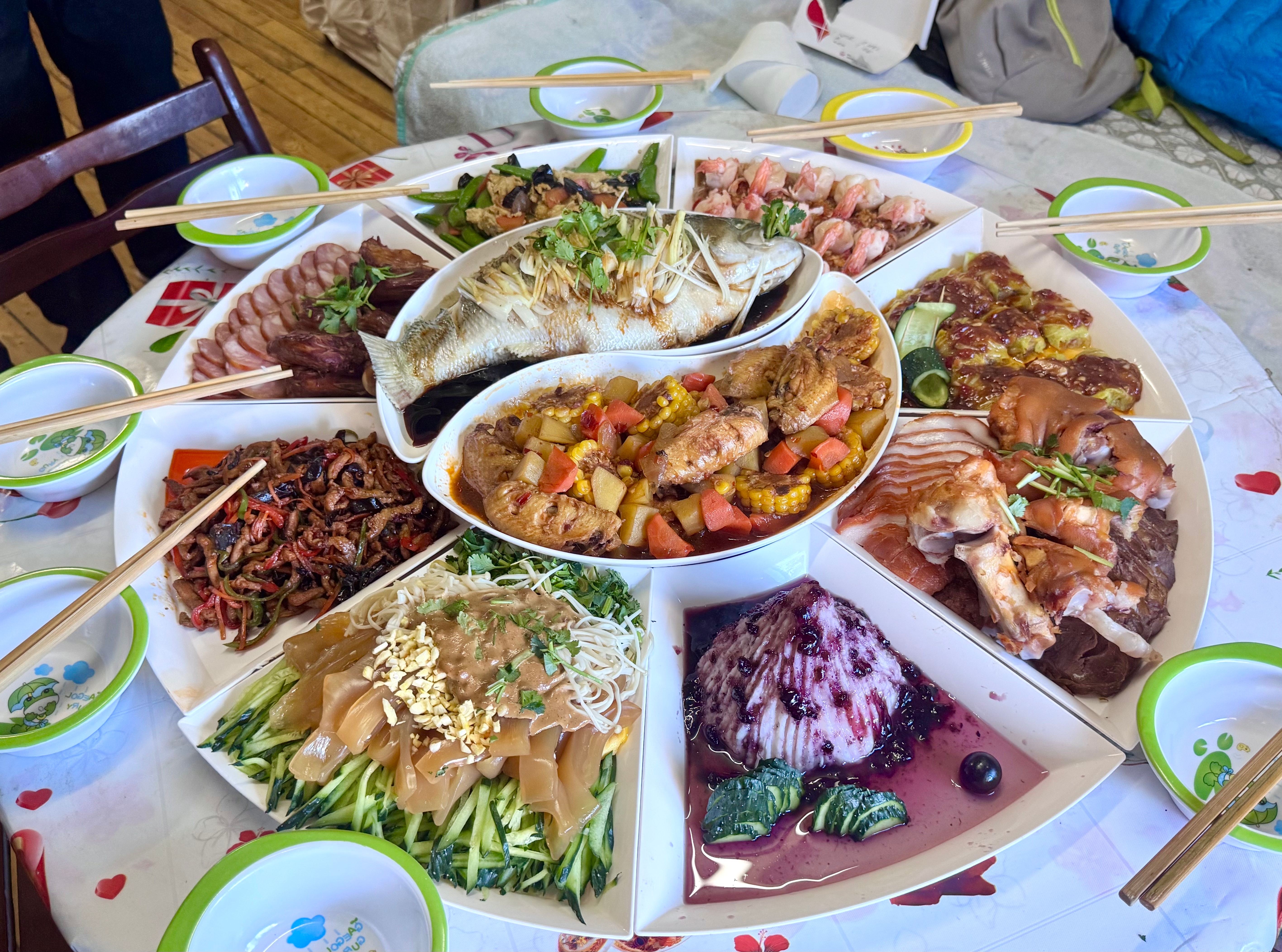 表妹和姨父做的年夜饭 好特别的山楂酒 