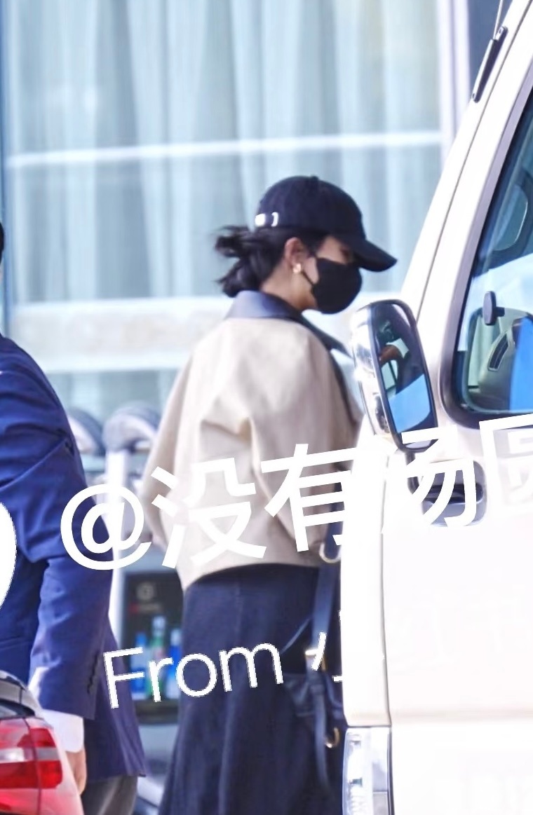 杨紫老师又起飞了，起落平安，明天直播见。 ​​​