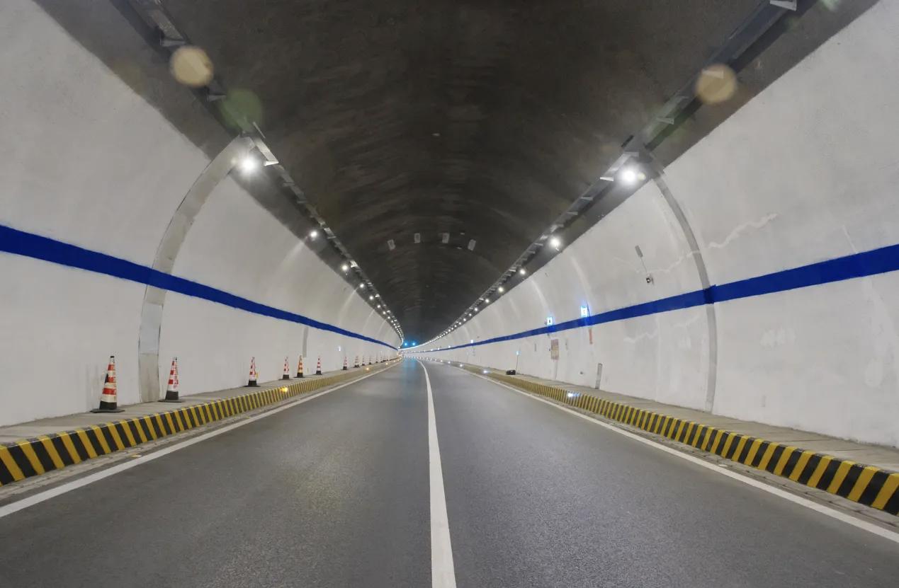 作为S71华常高速连接娄底与衡阳的“咽喉要道”，地跨双峰县花门镇与衡阳县曲兰镇的