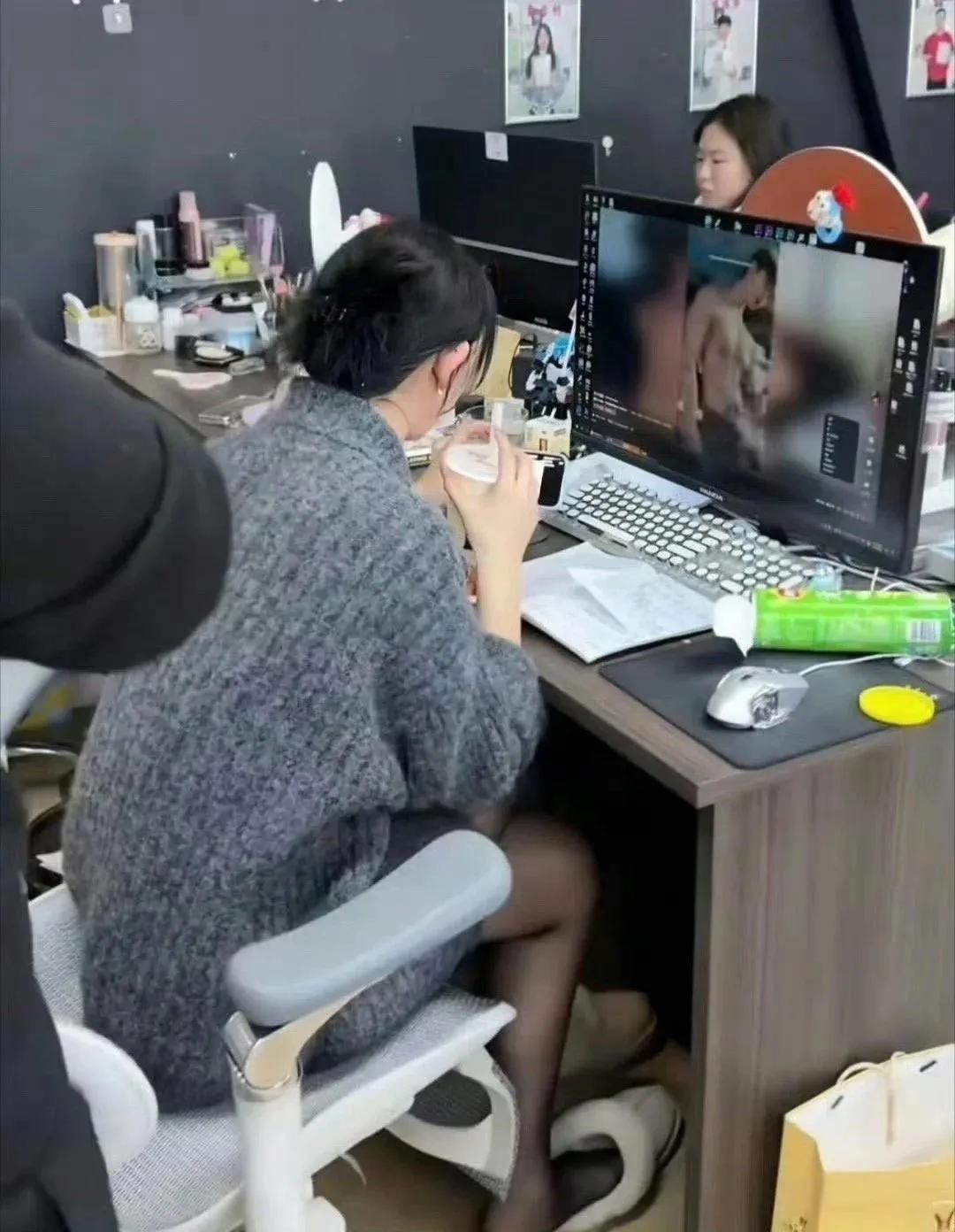 同事天天这样上班，老板也不管管，真是服了！
