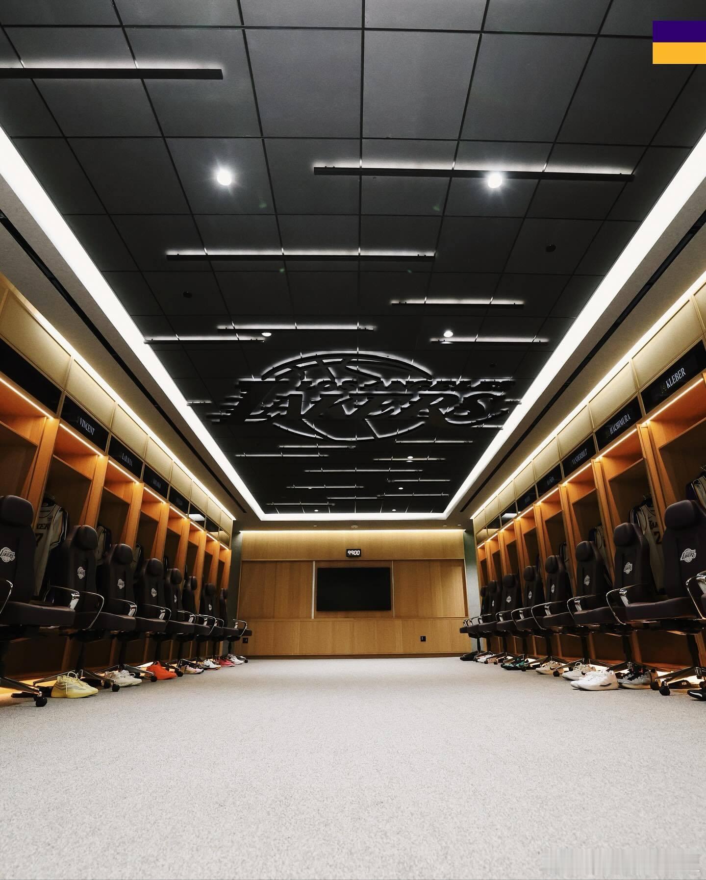 湖人更衣室豪华升级！🔥（图6为原更衣室） ​​​