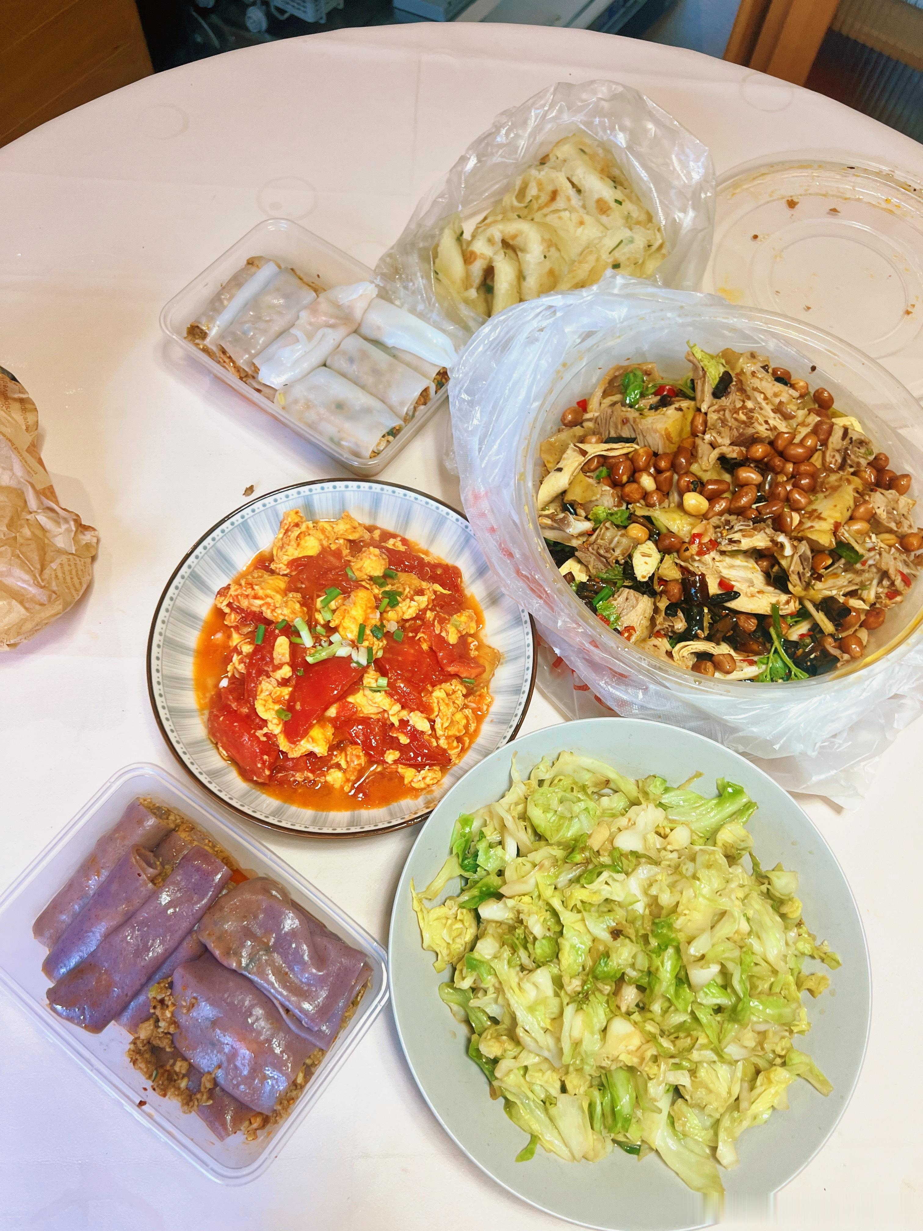 家里的一大波孩子来了三四天，外面吃了几顿，做了几天饭，我也是累了。遭不住的时候，