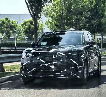 小米昆仑，全尺寸SUV，增程，对标理想L9和问界M9的。这款车才是小米今年最大的