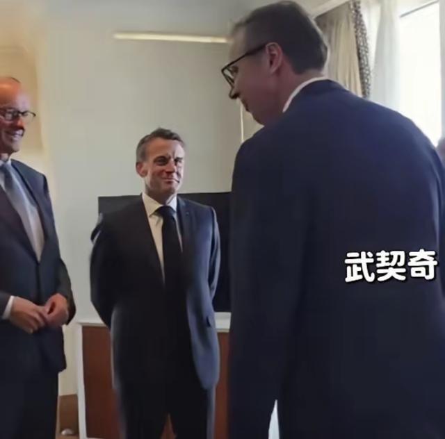 万万没想到！
武契奇 只是来中国拿了一枚“ 友谊勋章 ”，回到 欧洲 后待遇直接