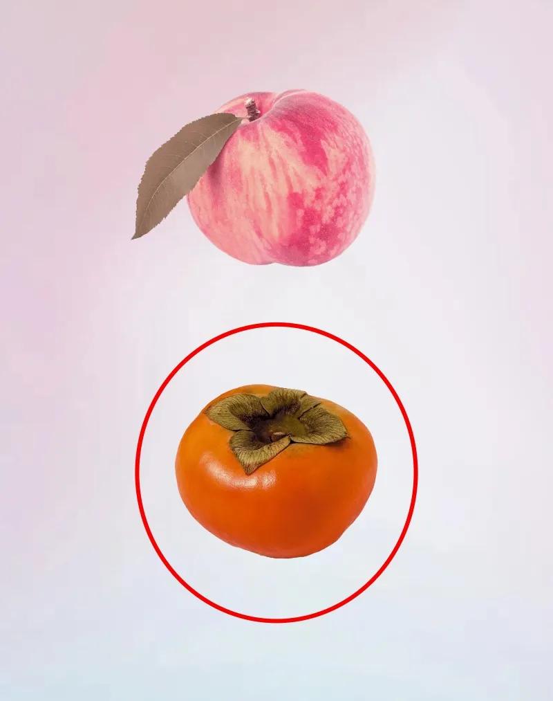柿子 桃子，打一成语———
图中我们可以看到有个大柿子，奇怪的是这个柿子被红圈给