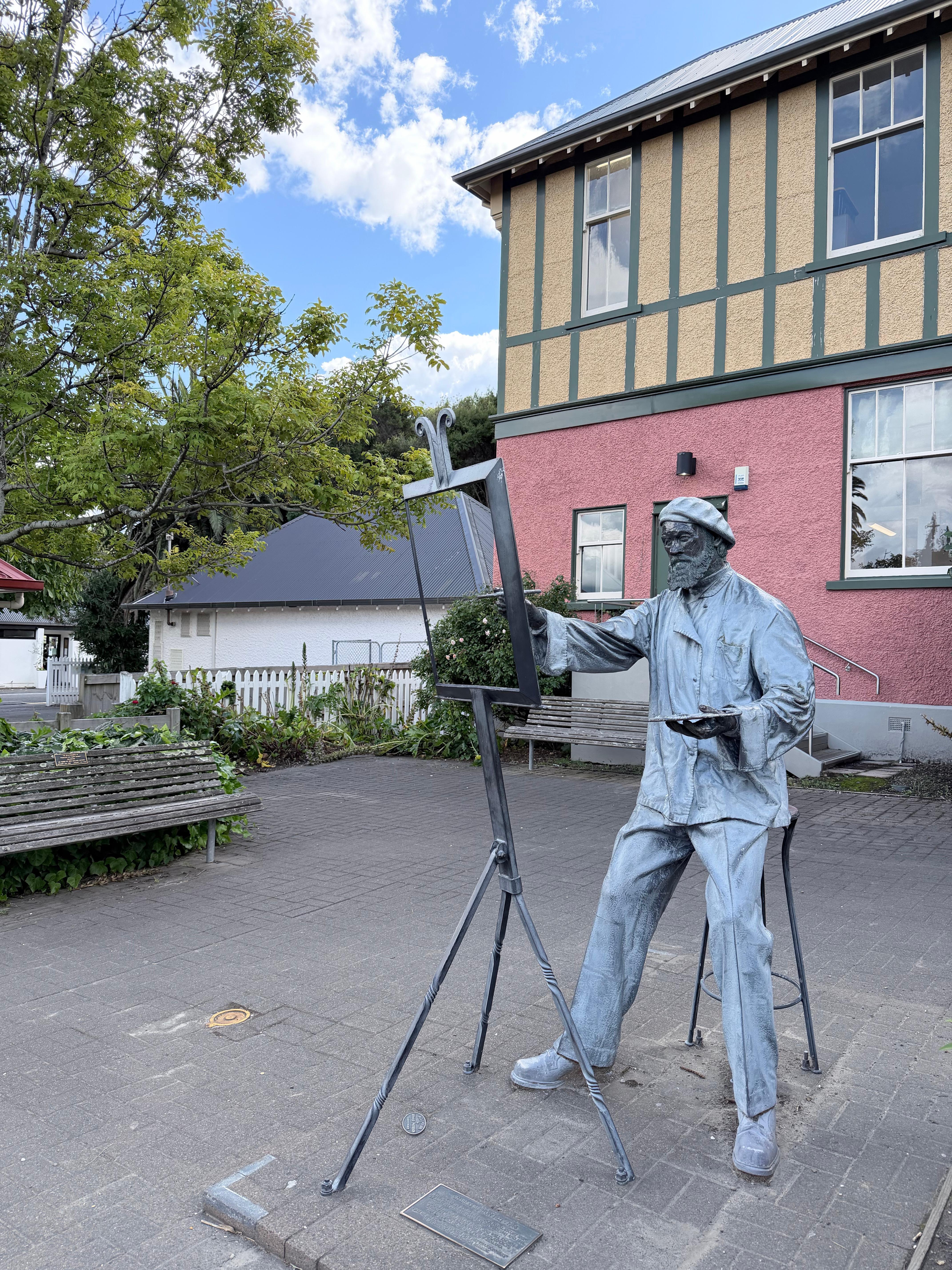 拍了半天才发现，这是纪念一战和二战的纪念碑 新西兰·阿卡罗瓦
