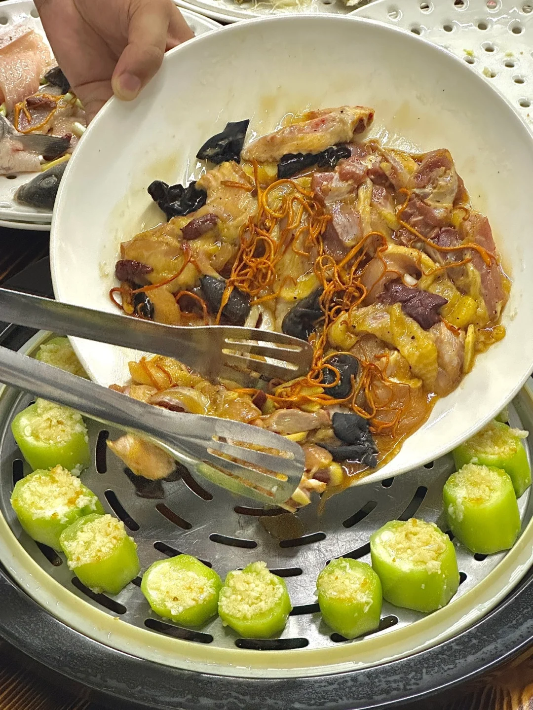 在顺德……可以永远相信坐满本地人的……