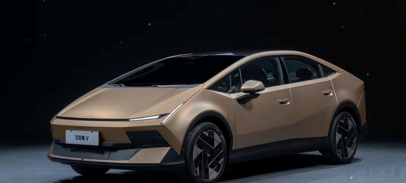 现代IONIQ V凭借11.99万起预售价、800V高压平台收获大量关注，但光鲜