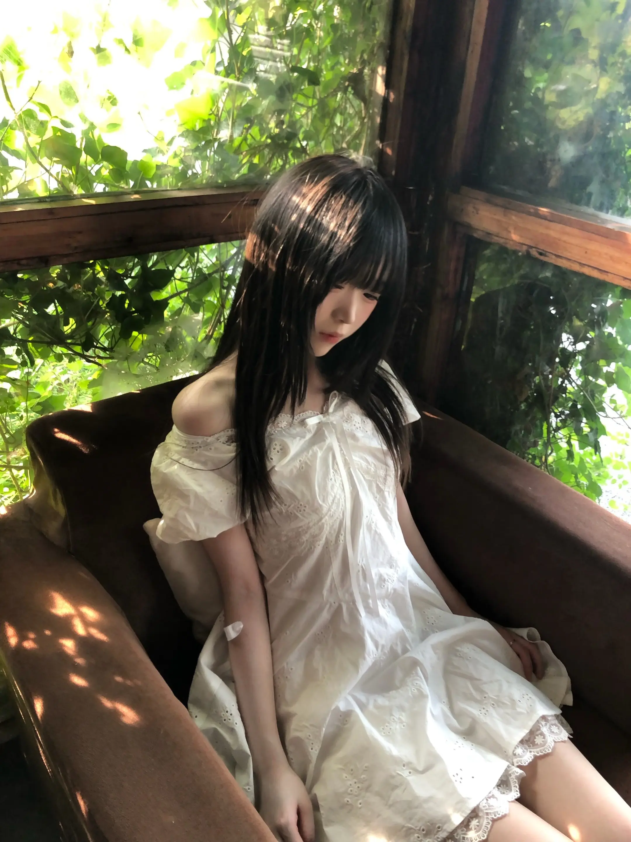 痛苦比爱更容易 所以我只是看着你 就好想哭