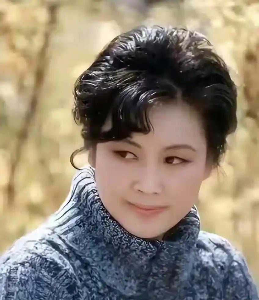 我给明星写封信 我也想给明星写封信！要是给李谷一老师写信，我会表达对她的崇敬。她