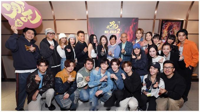 星岛：杨受成率300个艺人员工观《哪吒2》 张敬轩勾起儿时回忆 李幸倪带父母一同