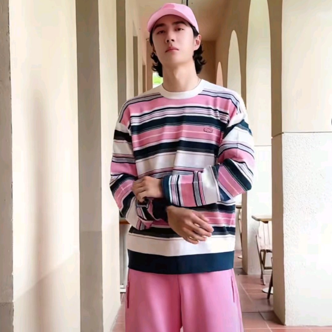 王一博粉嘟嘟粉嘟嘟的王一博谁能拒绝粉嘟嘟的王一博！变装画面氛围感拉满，自带独特气