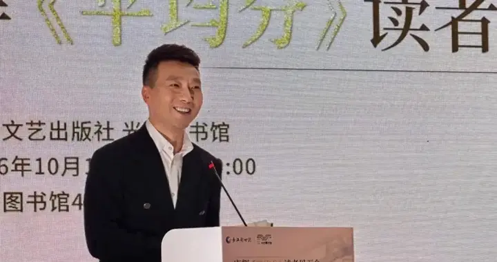 康辉现身武汉，举行见面会