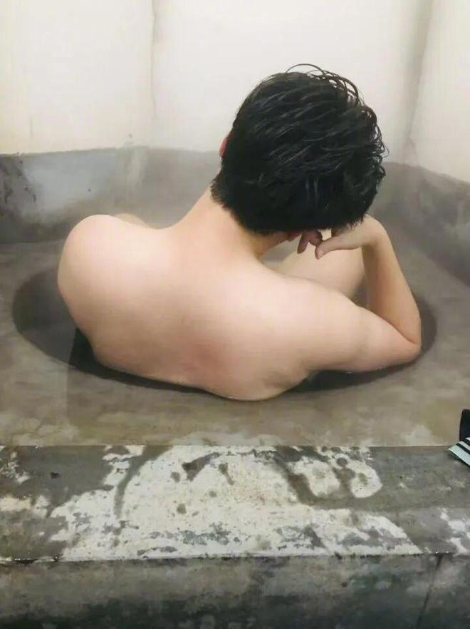 外地女婿尝试铁锅炖自己【外地女婿对锅浴难入乡随俗：感觉怪 好像铁锅炖自己】16号