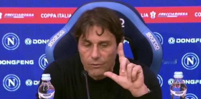 【那不勒斯出局意大利杯，面临四大皆空的质疑，孔蒂伸出了2根手指】那不勒斯出局意大