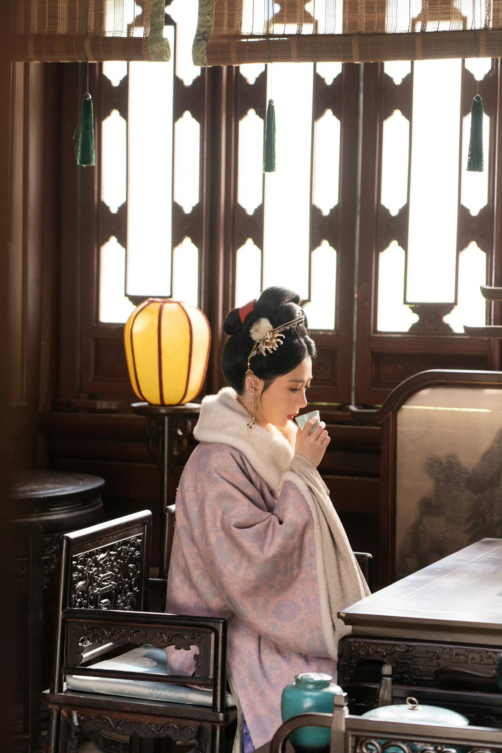 杨紫杨紫李祯 💜杨紫家业杨紫饰李祯：墨香里的坚守，风雨中的绽放。冲破“传男不传