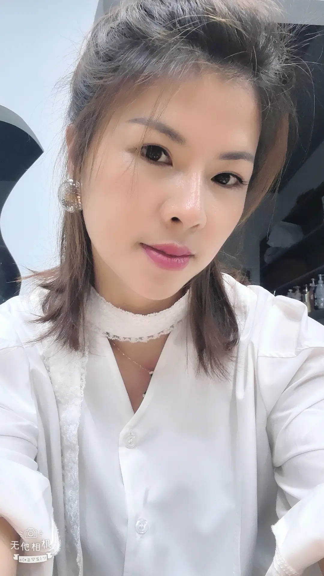 一个人坐了很久想了好多事情，真真切切体会到生活的无力感，就好像走到生活...