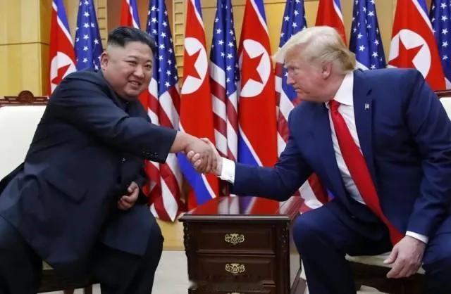 特朗普反复晒与金正恩合照，为什么特朗普对金正恩念念不忘，甚至有点单相思的味道
 