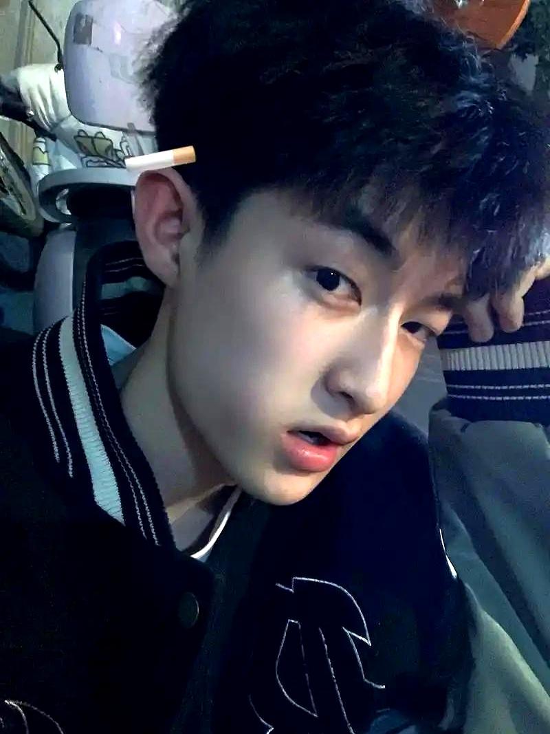 亲妈开刀住院整整5天，17岁的亲儿子居然一次没露面，连个微信都没发！
你敢信这事