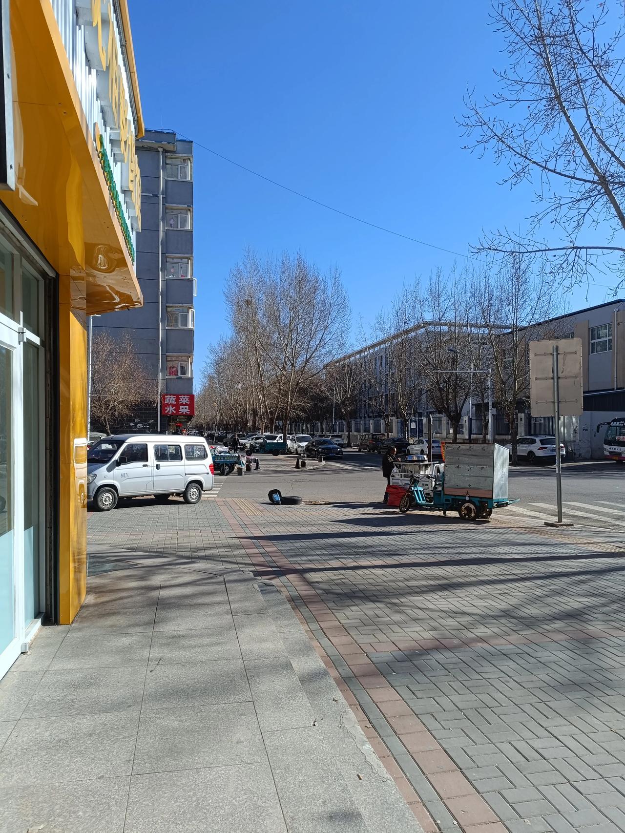 第一次来到张北，这里的天真蓝啊，温度也还行，有机会还会来啊！塞外张北