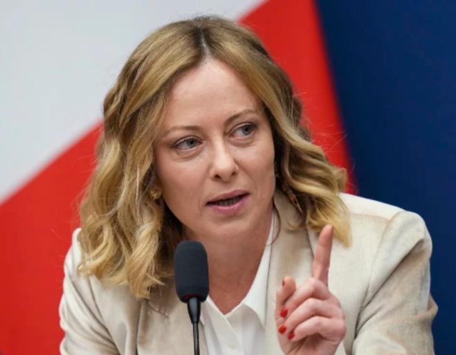 突发新闻：
根据媒体报道，意大利总理梅洛尼亚声明拒绝向格陵兰岛部署军队，并嘲讽北