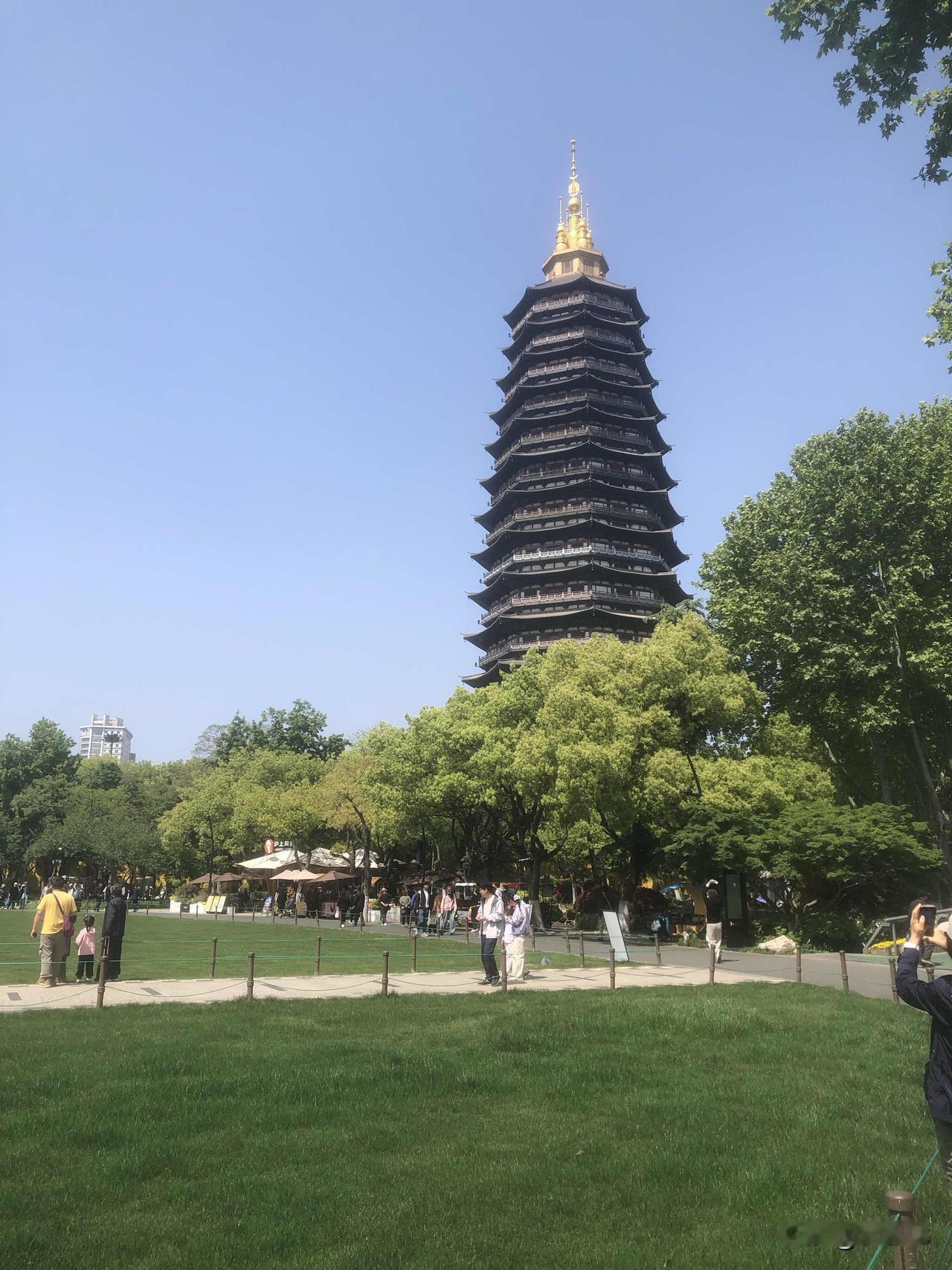 你的五一假期有什么打算我的五一假期不赶行程、不凑热闹，简简单单过就很好。不用远行