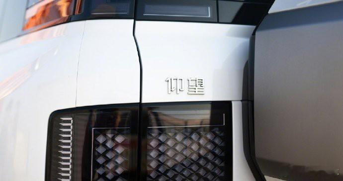 天津街头，U8以百万级气场震撼人心。每一道线条，讲述不凡故事；每一次转弯，风为之