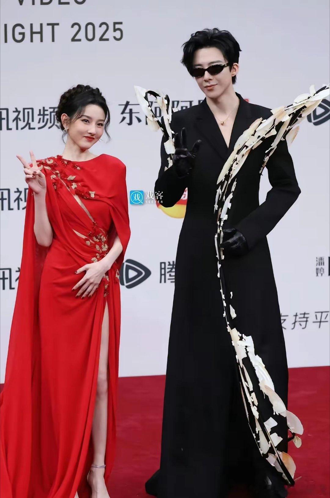 矜持的，反而可能是真的。星光大赏，最会“演”的CP，根本没在牵手。刘宇宁一句即兴