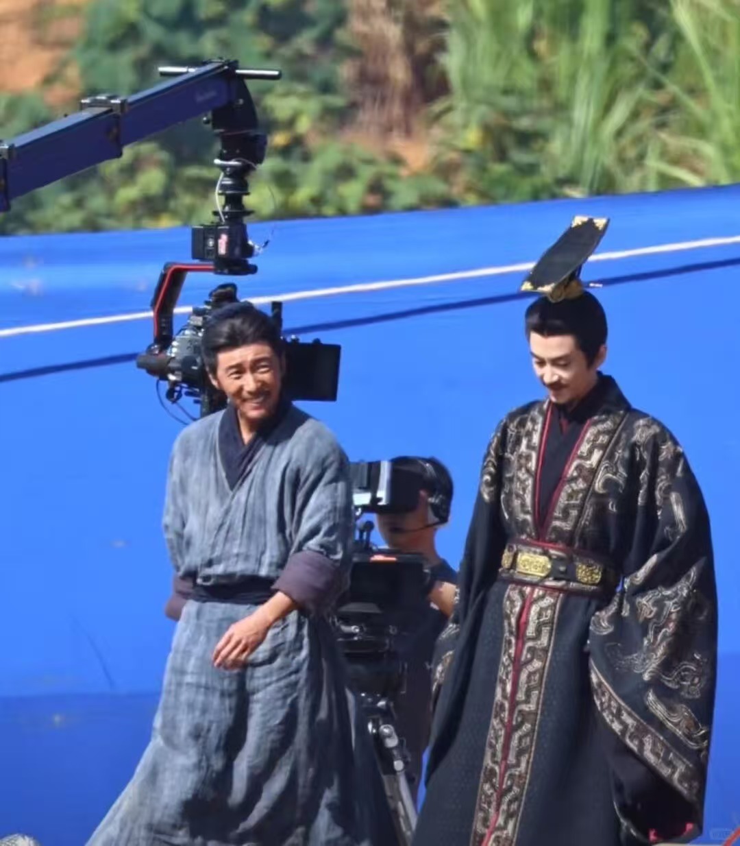 秦谜预告陈晓秦谜好多熟脸 陈晓演绎嬴政霸气十足，熟脸演员齐聚，棋局博弈尽显乱世张