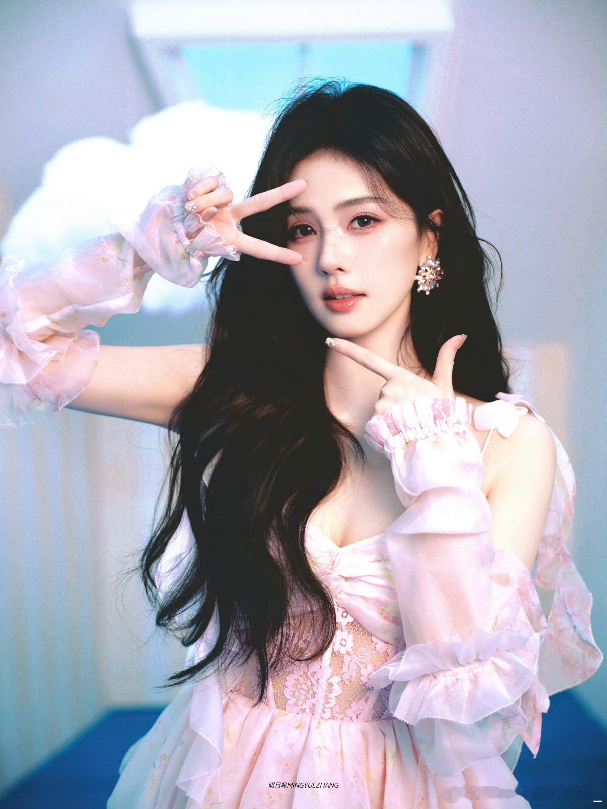 白鹿告别欢娱这十年带给我们无数个难忘的角色 演员白鹿 获得新生 从此星途璀璨 我