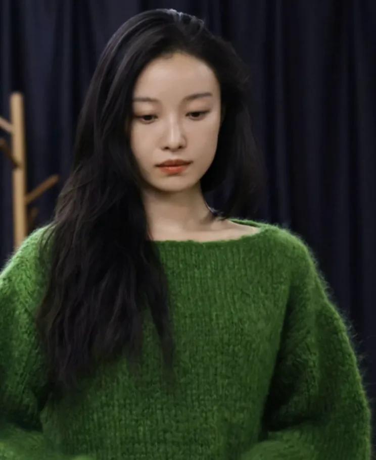 张艺谋icon对20岁倪妮icon说：“跟我住三年，别谈恋爱”，三年封闭打磨，她