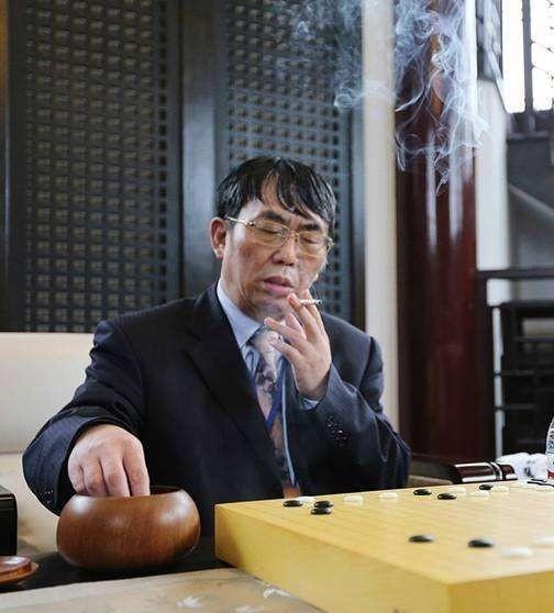“棋圣”聂卫平走了，享年74岁。他可是围棋界的传奇人物！1988年被授予“棋圣”