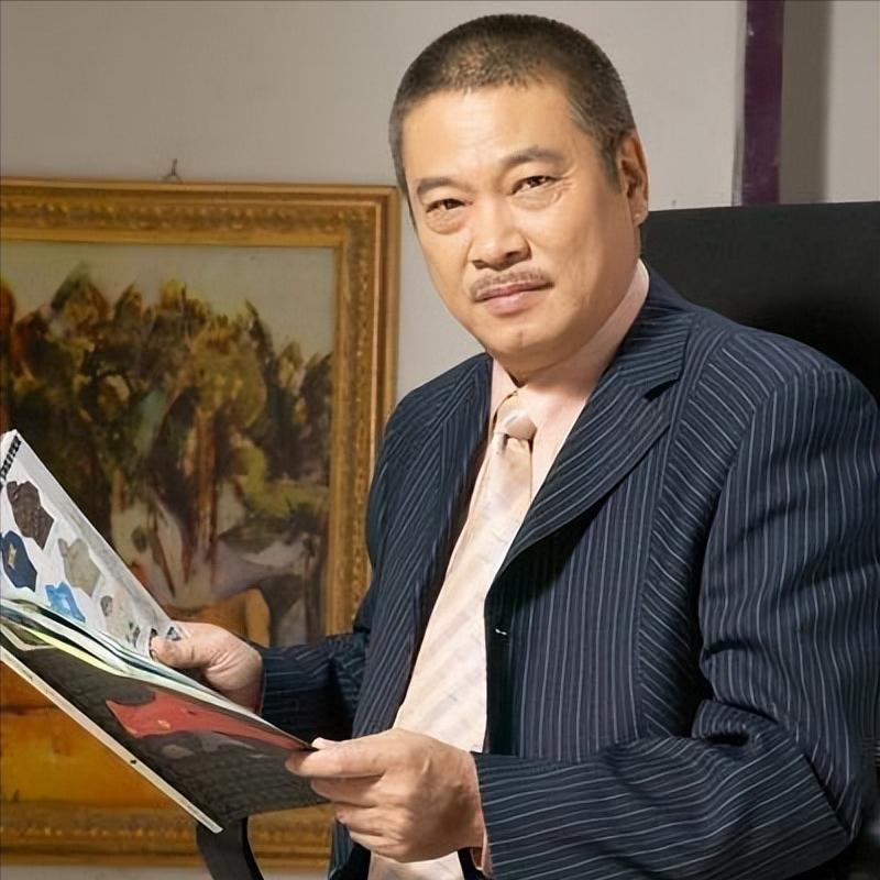 1984年，TVB让吴孟达带新人卢少慈，但是带着带着卢少慈就怀孕了，她哭着找到吴