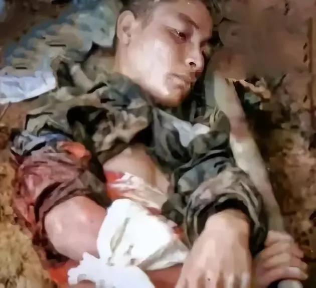 “为国捐躯，视死如归”！
枣庄籍战士向志平担当爆破敌碉堡的任务，距约五十米处时，