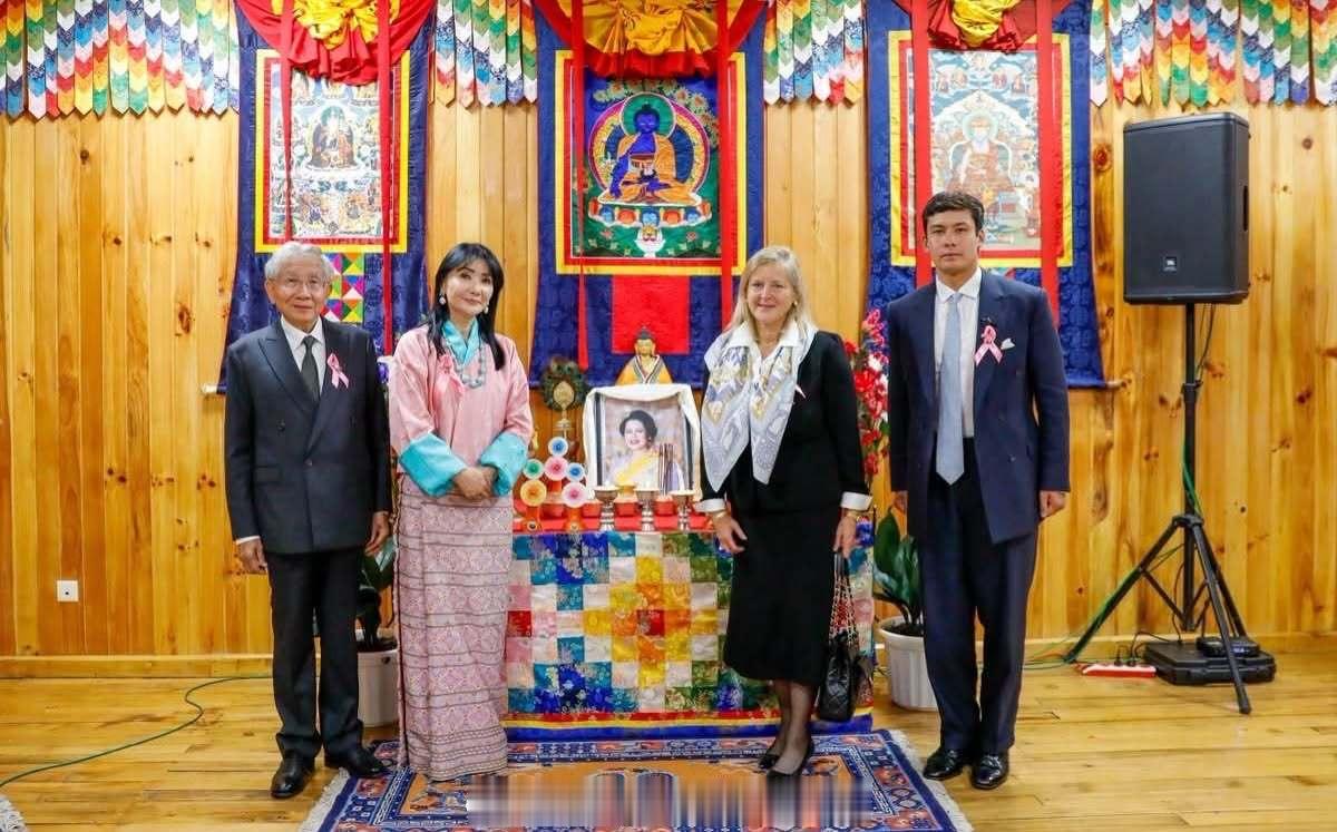 王室[超话]王室不丹王室 2026年9月13日，县城四王后庆祝县城的乳腺诊所开业