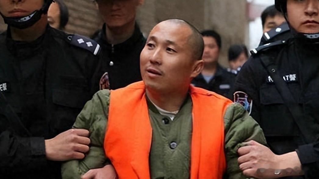 伪装女医生的骗局：7名女子的悲惨遭遇
在江西，一名男子竟然化妆成女医生，利用网络