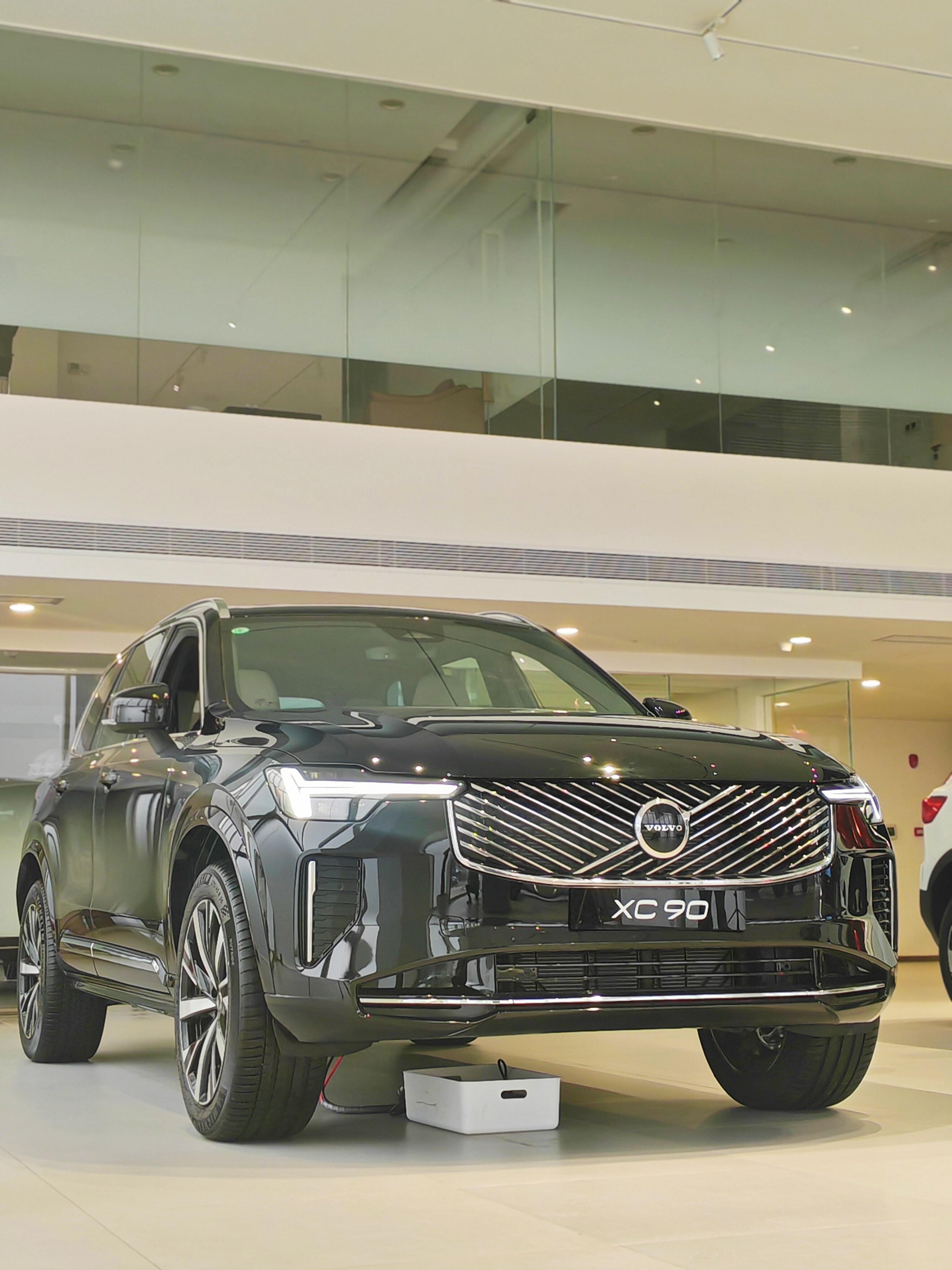 沃尔沃xc90 B5 四驱智逸豪华版 5座指导价638900全款优惠260000