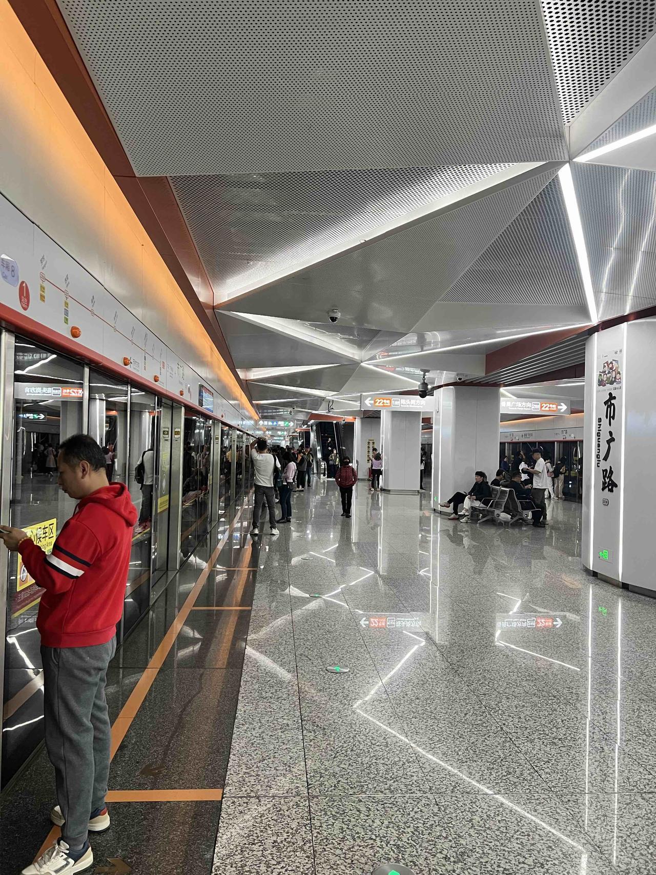 上了一年的不用坐班的工作
才发现一天中精力最好和最有创造力的时间是
早晨7点到8