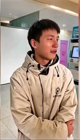 19岁大学生手握2000万，立遗嘱一分不给父母，全留给发小。

根源：父母早年离