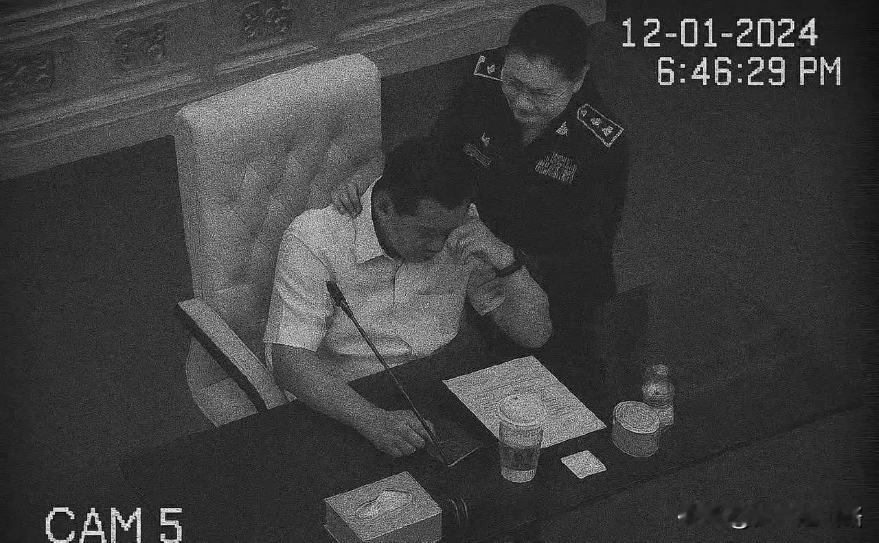 自从泰国跟柬埔寨发生边境冲突，很多泰国人就辱骂柬埔寨的洪森亲王，一点都不尊重。